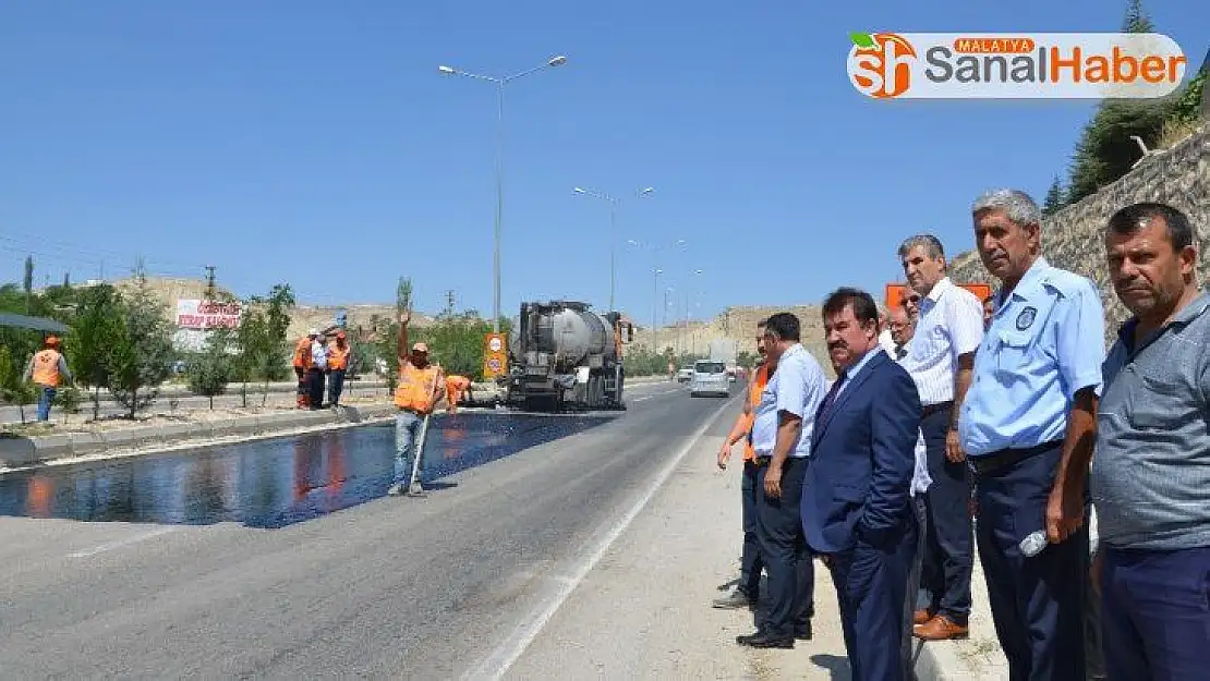 D-300 Karayolunda asfalt çalışması yapılıyor