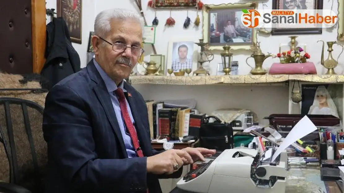 Daktilosu ile teknolojiye karşı direniyor