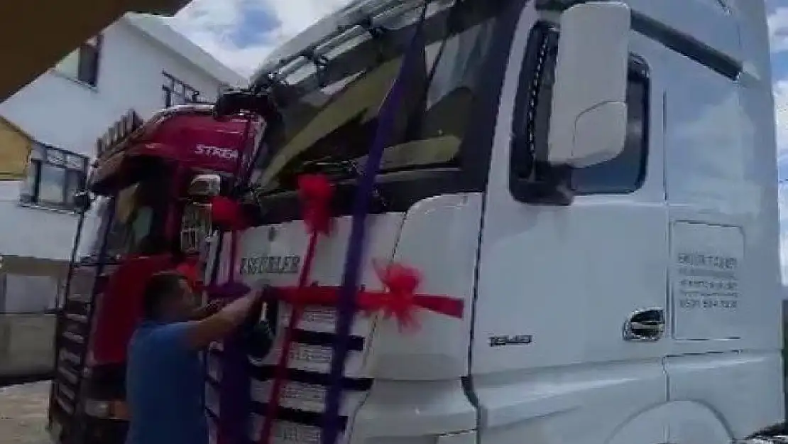 'Damat tırcı olunca düğün konvoyu da tırlardan oluştu'