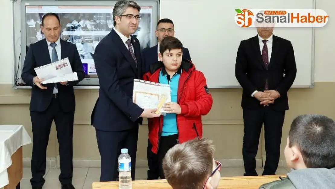 Darende'de de yarıyıl karneleri dağıtıldı