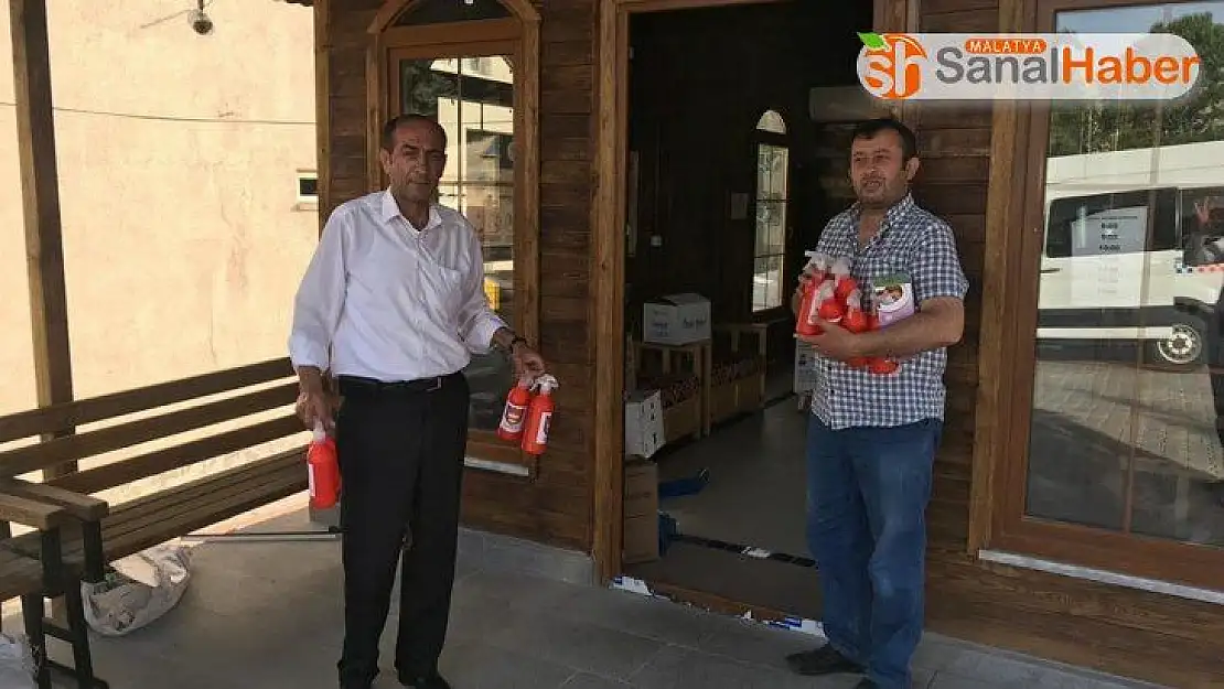 Darende'de taksicilere maske dağıtıldı