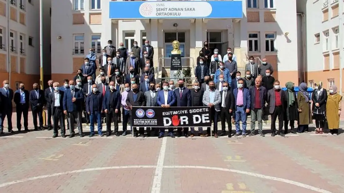 'Darp edilen okul müdürüne meslektaşları destek çıktı'