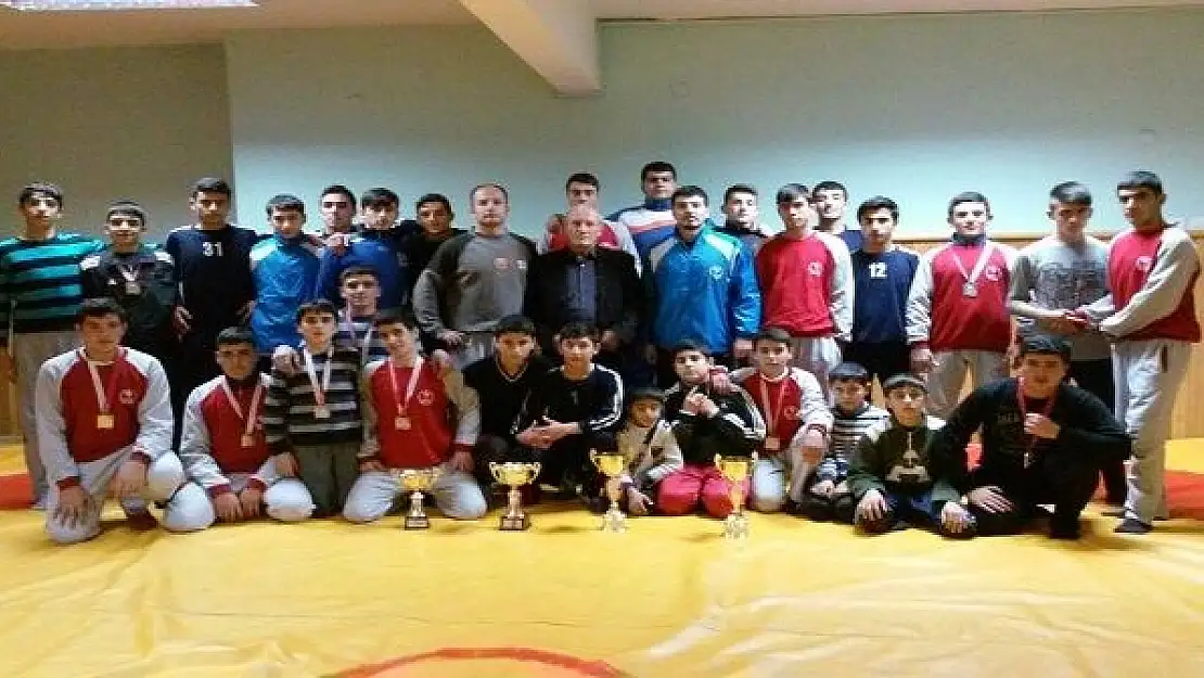 YEŞİLYURTSPOR KULÜBÜ GÜREŞÇİLERİ BİRİNCİ OLDU