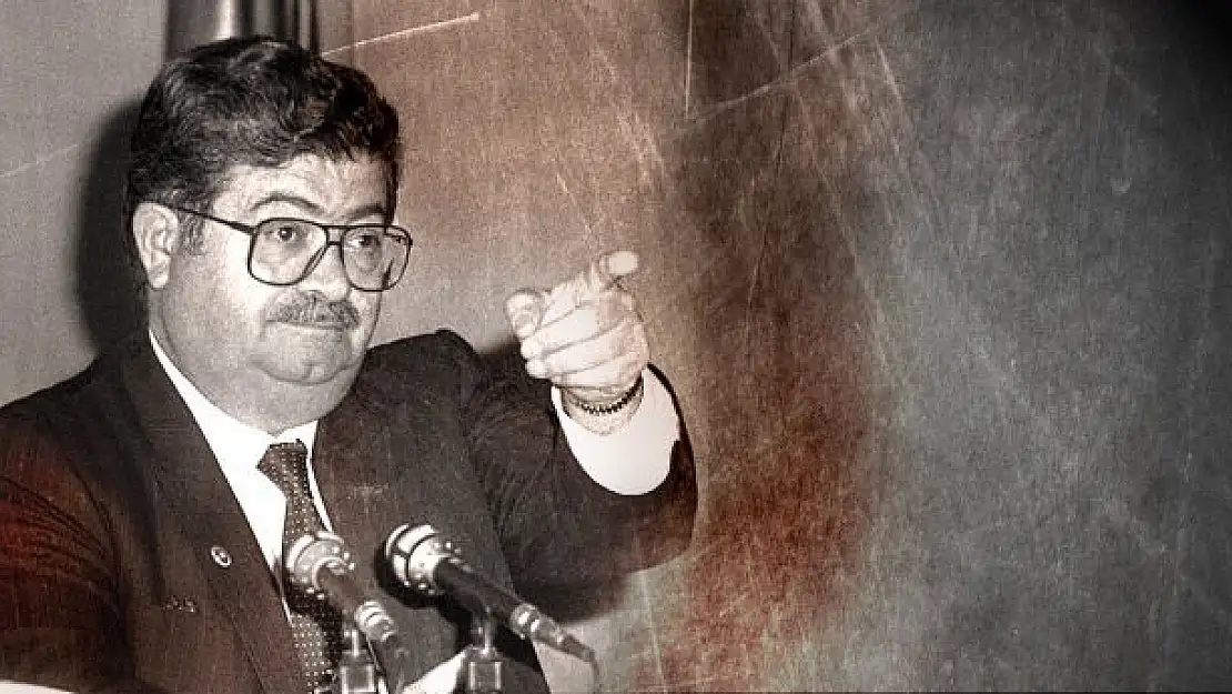 TURGUT ÖZAL NASIL BİR LİDERDİ ?