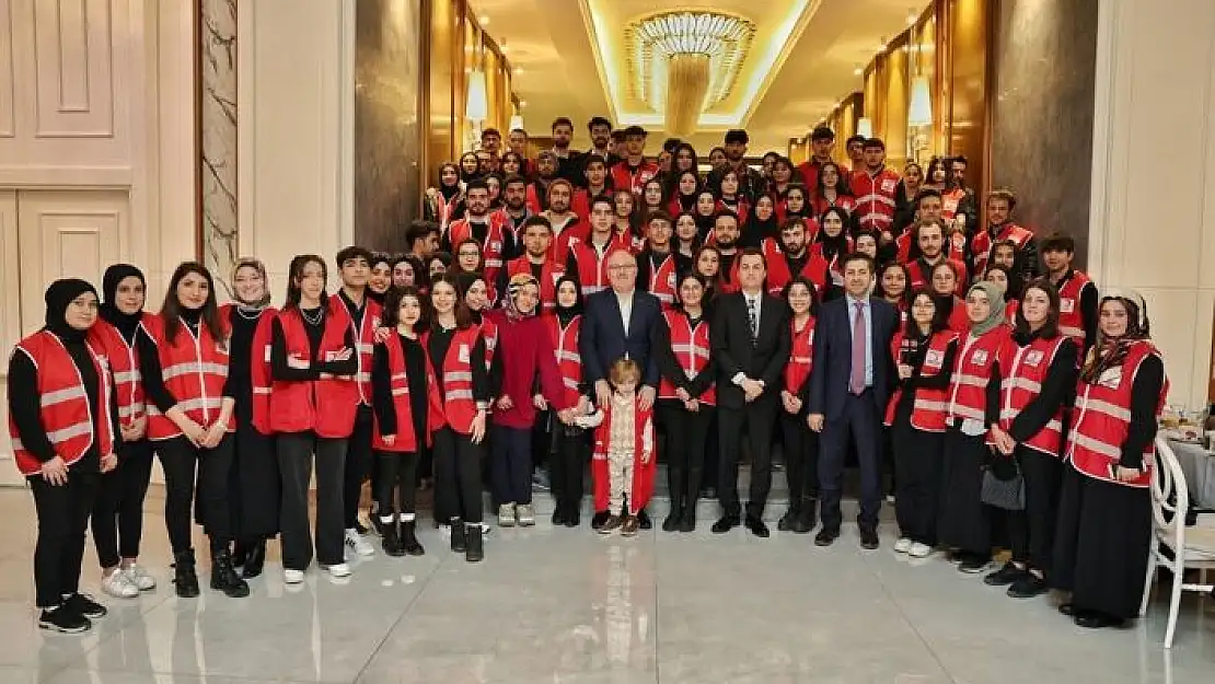 'Depremde fedakarca görev yapmışlardı, iftar sofrasında buluştular'