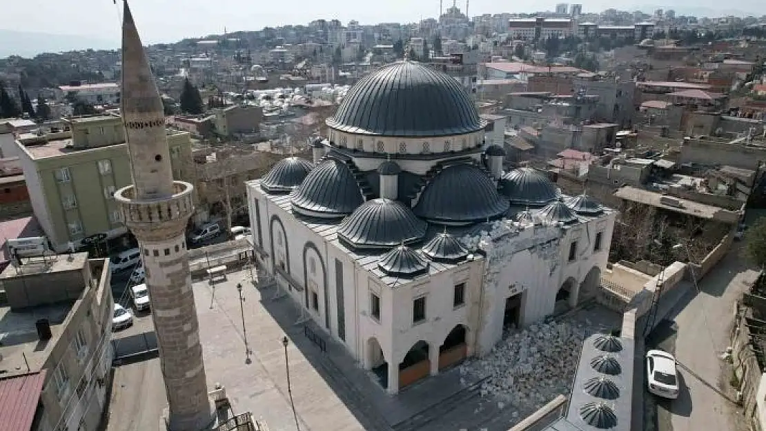 'Depremde hasar gören cami minaresi tehlike oluşturuyor'