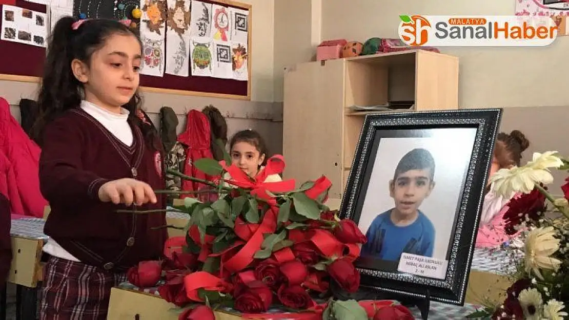 Depremde hayatını kaybeden Miraç Ali'nin arkadaşları ilk derse hüzünlü başladı