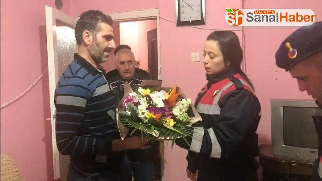 Depremde hayatını kaybeden Muhammed'in enkazdan kimliği çıktı, babaya teslim edildi