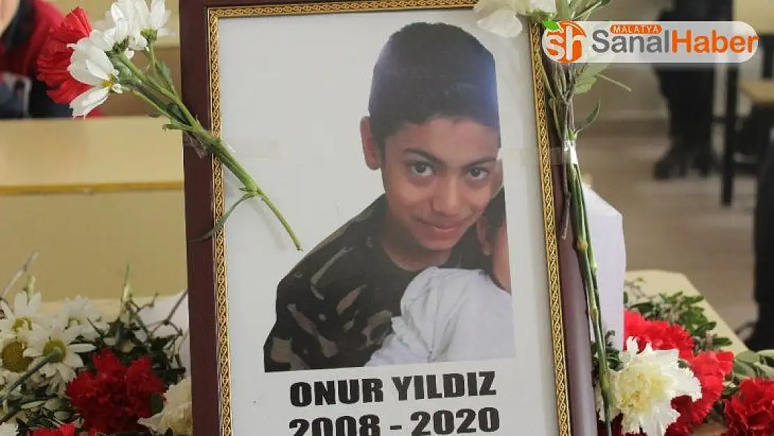 Depremde yaşamını yitiren Onur'a yazılan şiir herkesi ağlattı