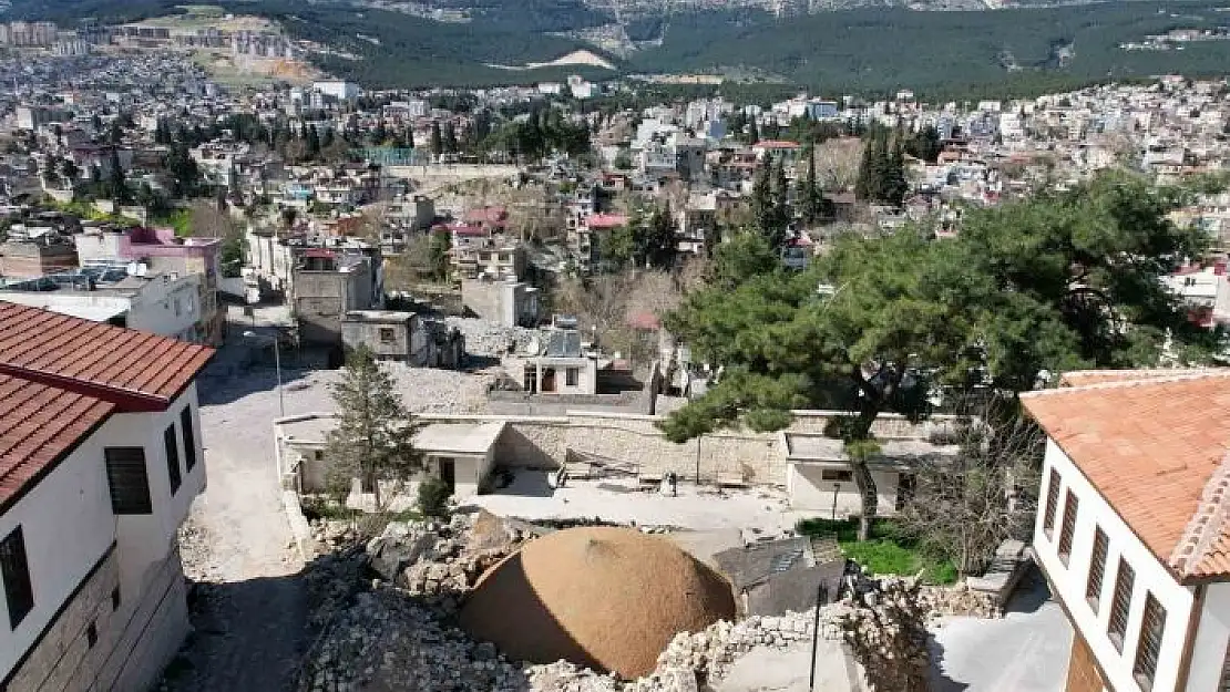 'Depremde yıkılan minaredeki, Fransızların attığı top mermisi bulunamadı'