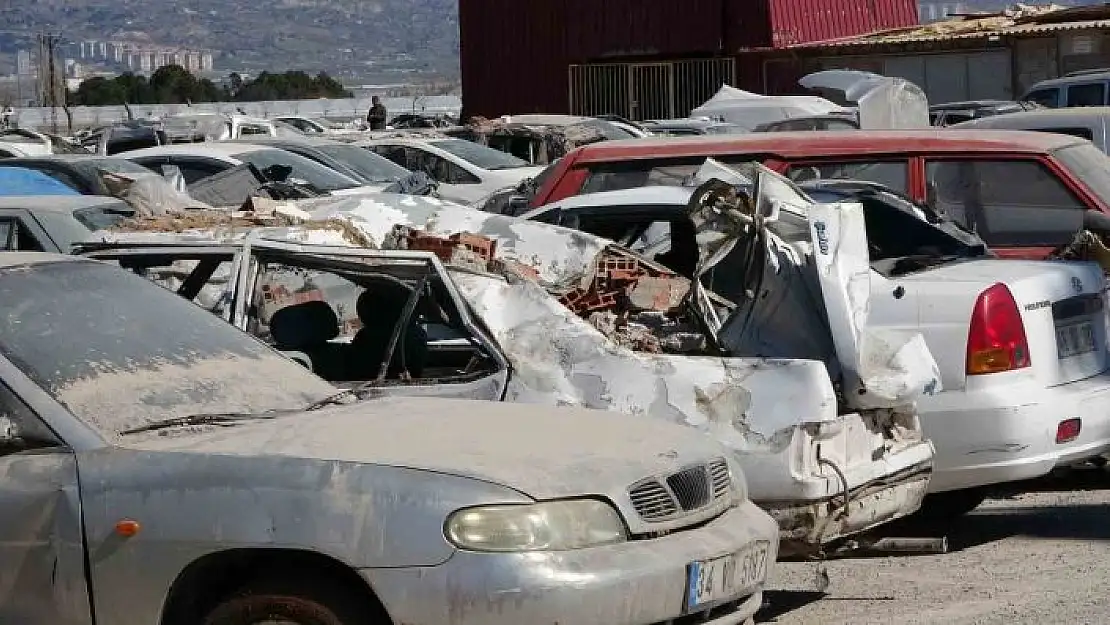 'Depremde zarar gören binlerce araç otoparklarda'