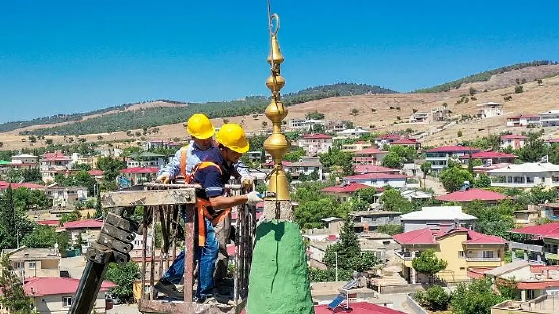 'Depremde zarar gören Tevekkeli Camii minaresi onarıldı'