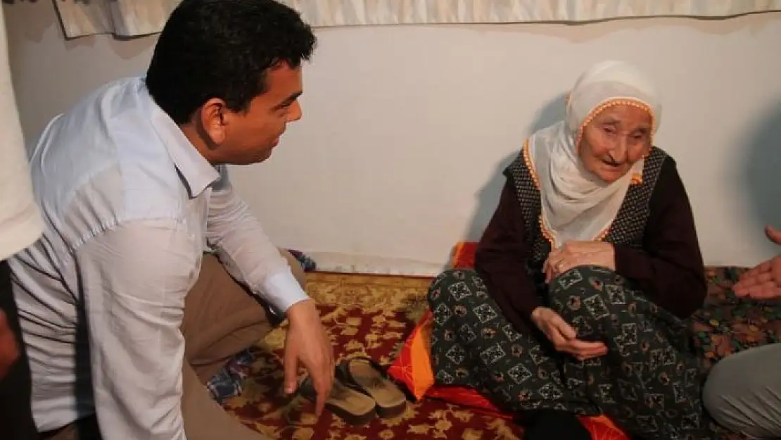 'Depremden etkilenen köyleri gezen Kaymakam Şahin: ''Devletimiz burada vatandaşlarımızın tüm ihtiyaçlarını giderecektir'''