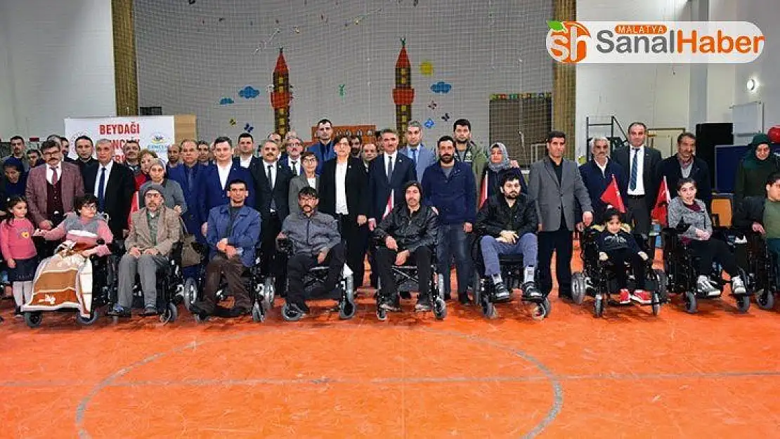Depremden etkilenenlere akülü sandalyeler törenle teslim edildi