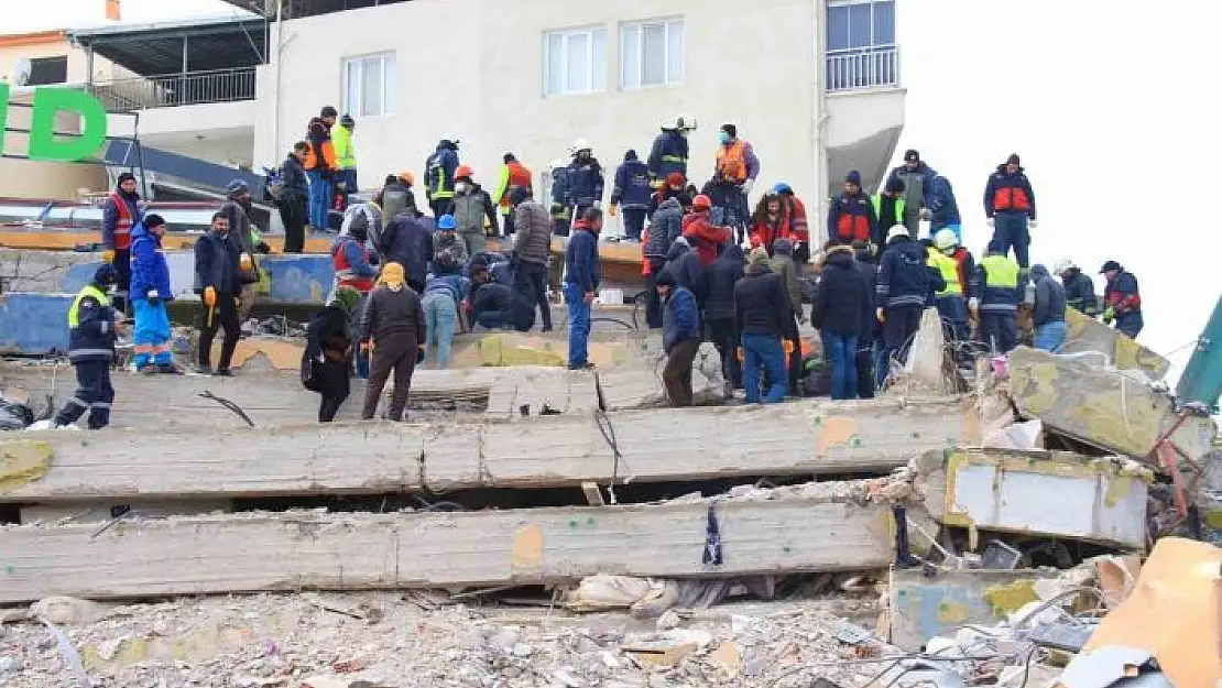 'Depremin 3´üncü gününde Malatya´da arama kurtarma çalışmaları devam ediyor'