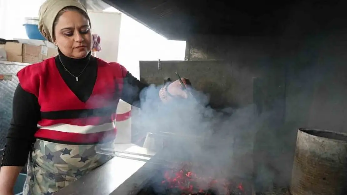 'Depremin izlerini silebilmek için başladı, şehrin tek kadın kebap ustası oldu'