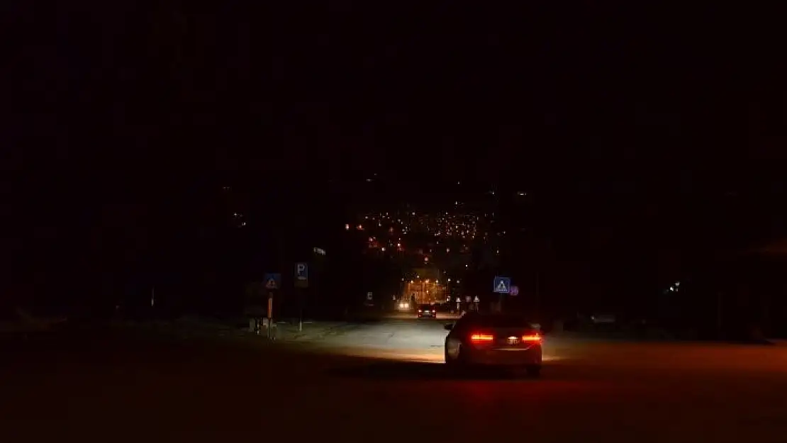 'Depremin yıktığı Kahramanmaraş´ta cadde ve sokaklar sessizliğe büründü'