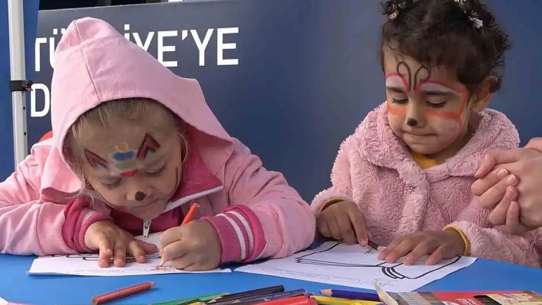 'Depremzede çocuklar afetin izlerini oyunlarla silmeye çalışıyor'