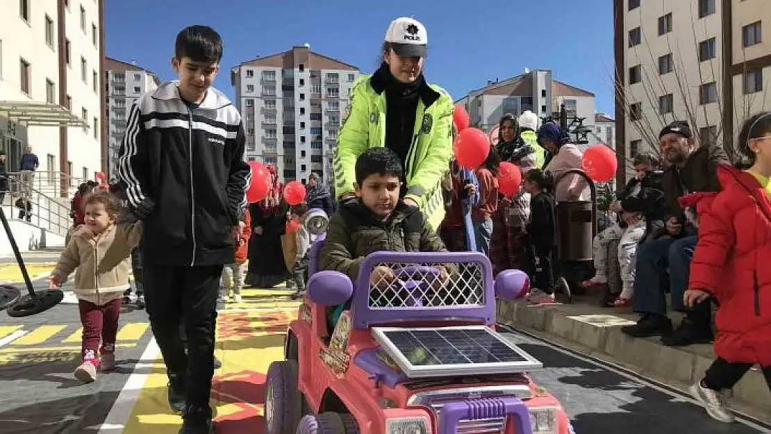 'Depremzede çocuklar polislerle doyasıya eğlendi'