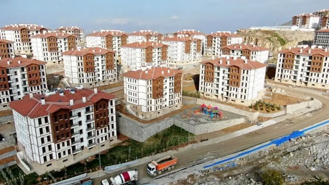 'Depremzedeler için yapılan Gelincik Tepesi konutlarında çalışmalar sürüyor'