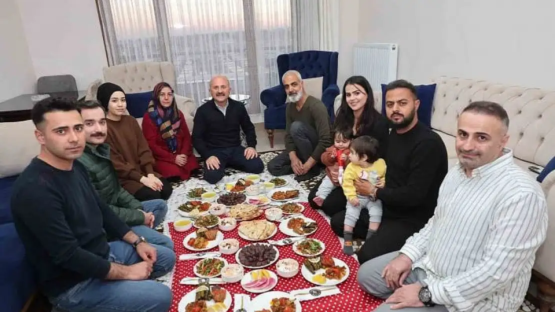 'Depremzedeler iftarlarını yeni yuvalarında açtı'