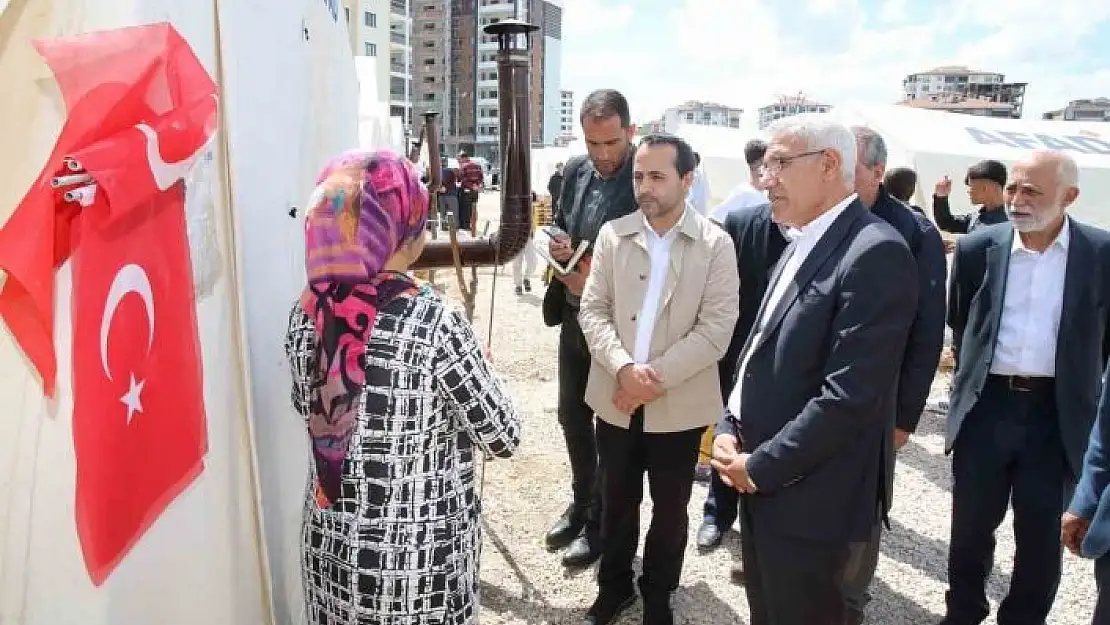 'Depremzedelere bayram ziyareti'