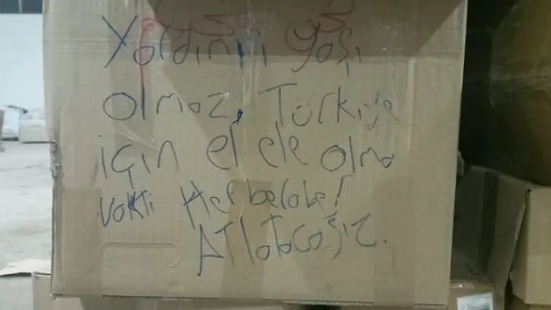 'Depremzedelere gönderilen yardım kolilerinden çıkan notlar duygulandırıyor'