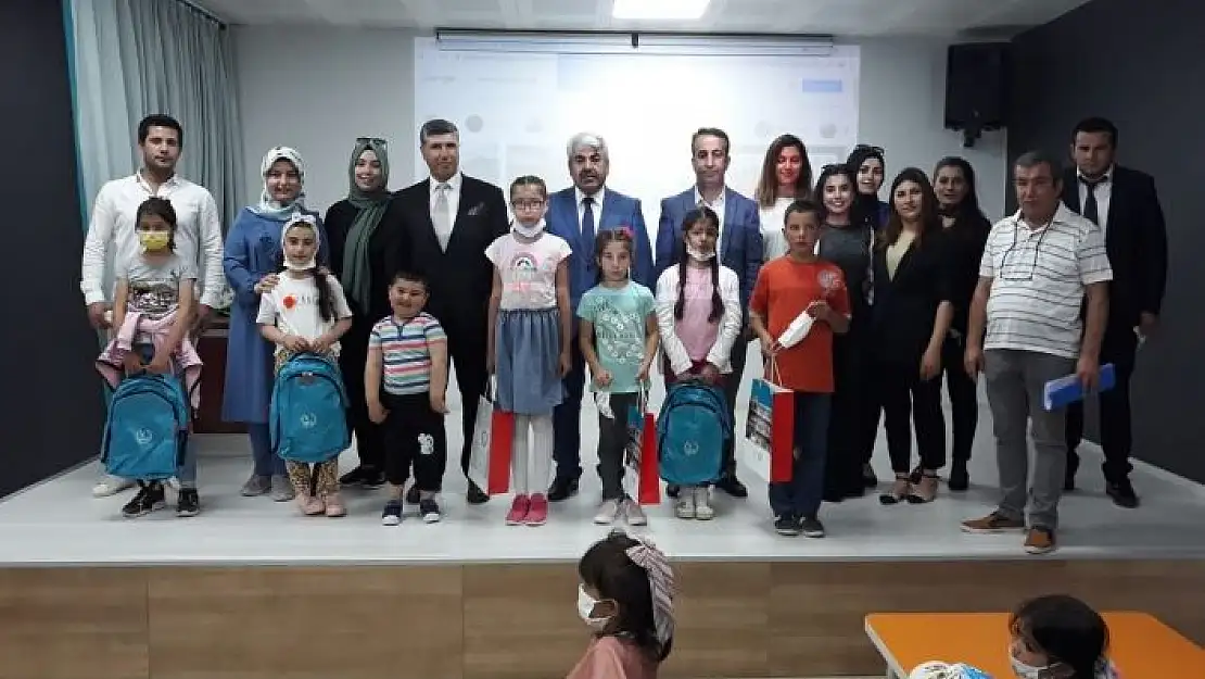 'Dereceye giren öğrencilere hediyeler verildi'
