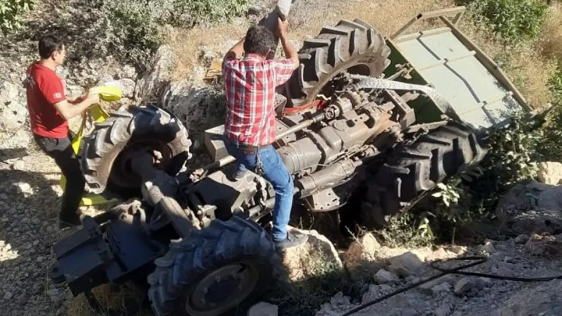 'Devrilen traktörün sürücüsü ağır yaralandı'