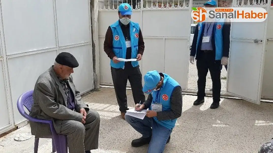 Din görevlileri kapı kapı dolaşarak ihtiyaçları karşılıyor