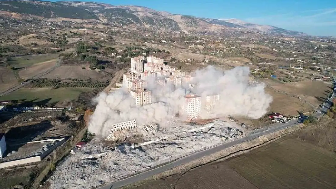 'Dinamit ile patlatılan binalar saniyeler içinde yıkıldı'