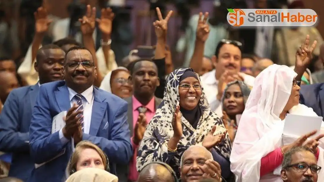 Dışişleri Bakanı Çavuşoğlu, Sudan'da Anayasal Bildiri'nin imza törenine katıldı