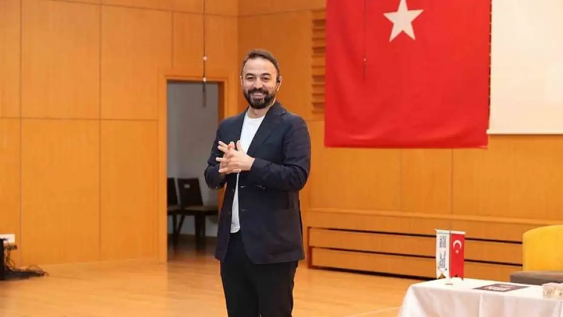 'Doç. Dr. Özgür Bolat Sivasta ''Mutlu ve başarılı çocuk nasıl yetiştirilir?'' semineri ile ailelerle buluştu'