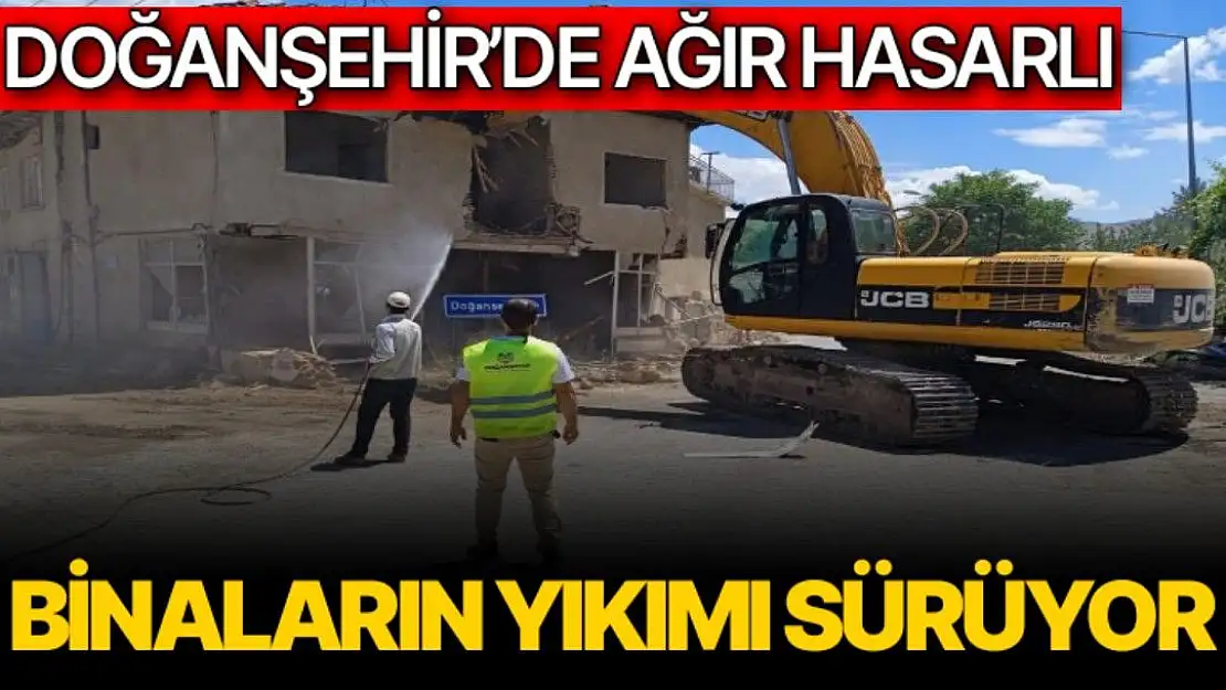 Doğanşehir´de ağır hasarlı binaların yıkımı sürüyor