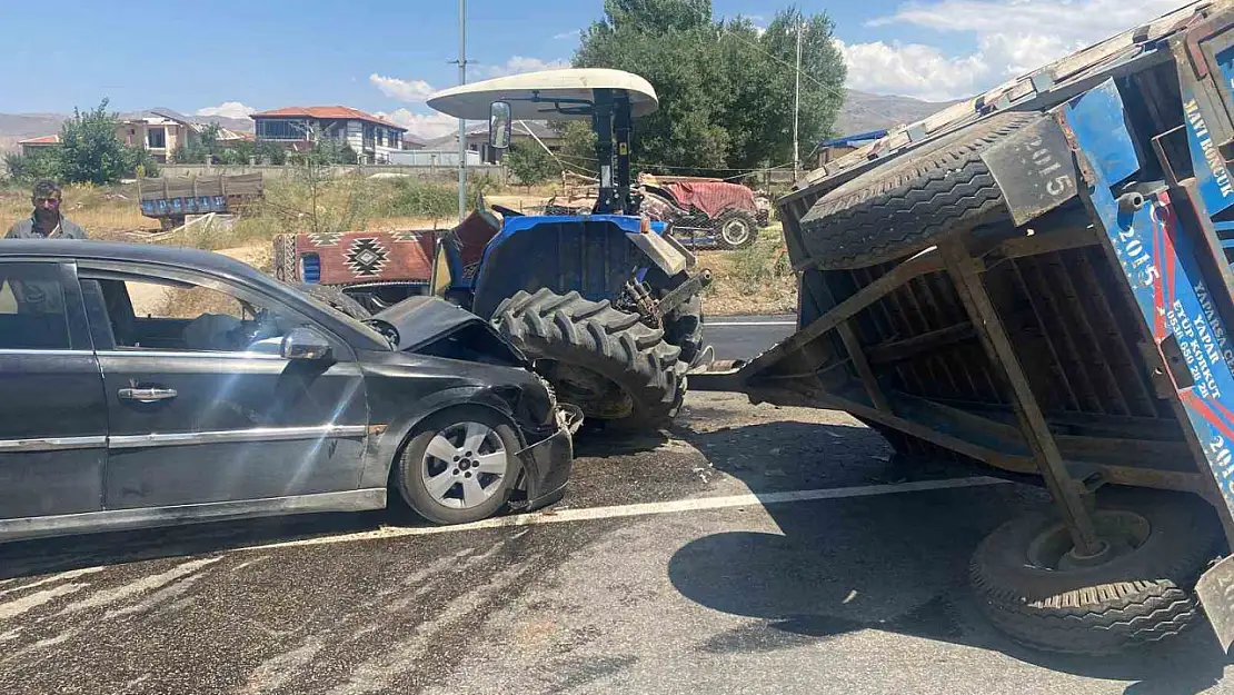 Doğanşehir'de otomobil, traktör römorkuna çarptı: 2 yaralı