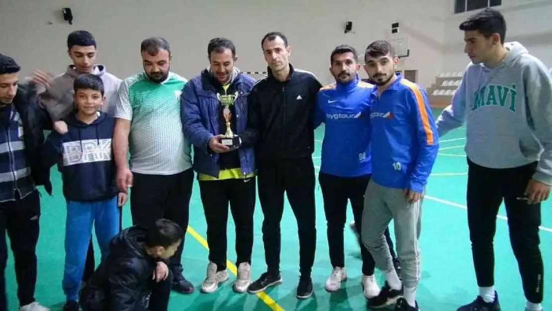 'Doğanşehir´de voleybol turnuvasında kupalar sahiplerini buldu'