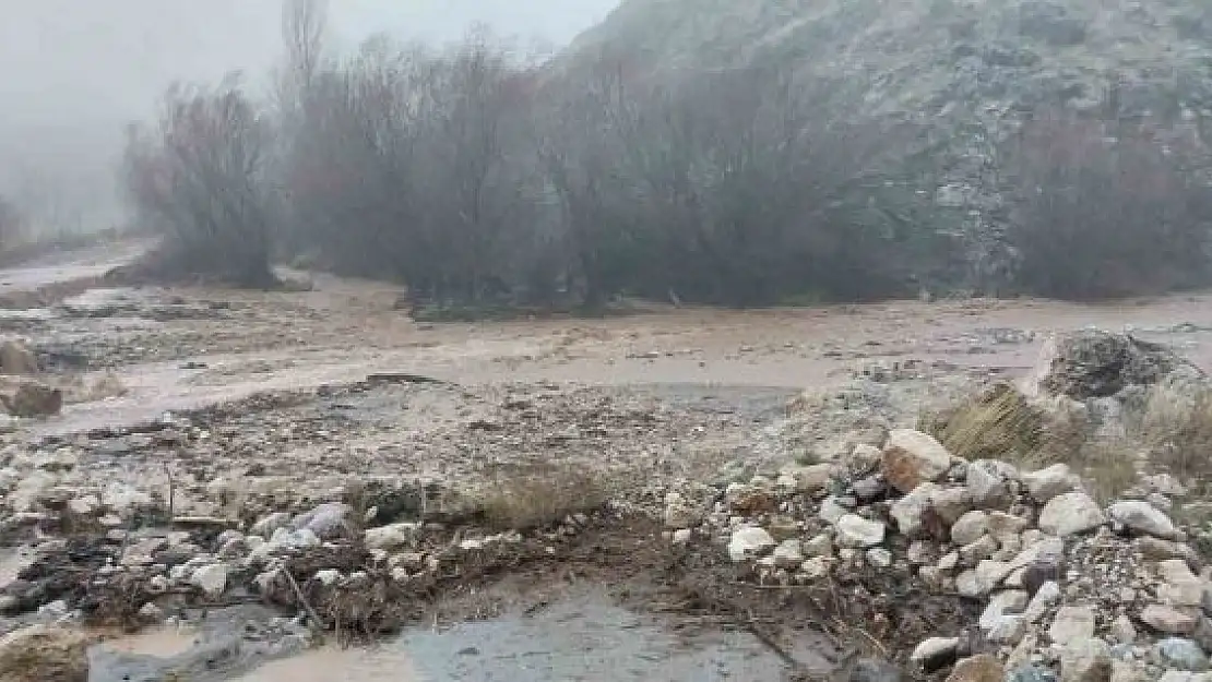 'Doğanşehir´de yağmur suları sel getirdi'