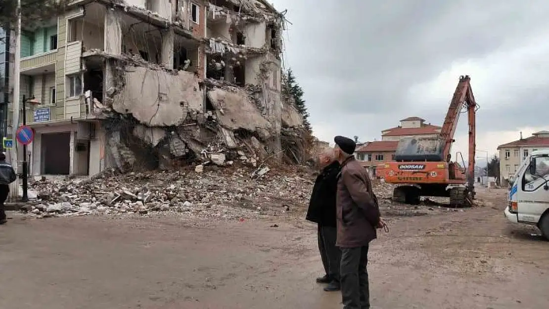 'Doğanşehirde ağır hasarlı binaların yıkımında sona yaklaşıldı'