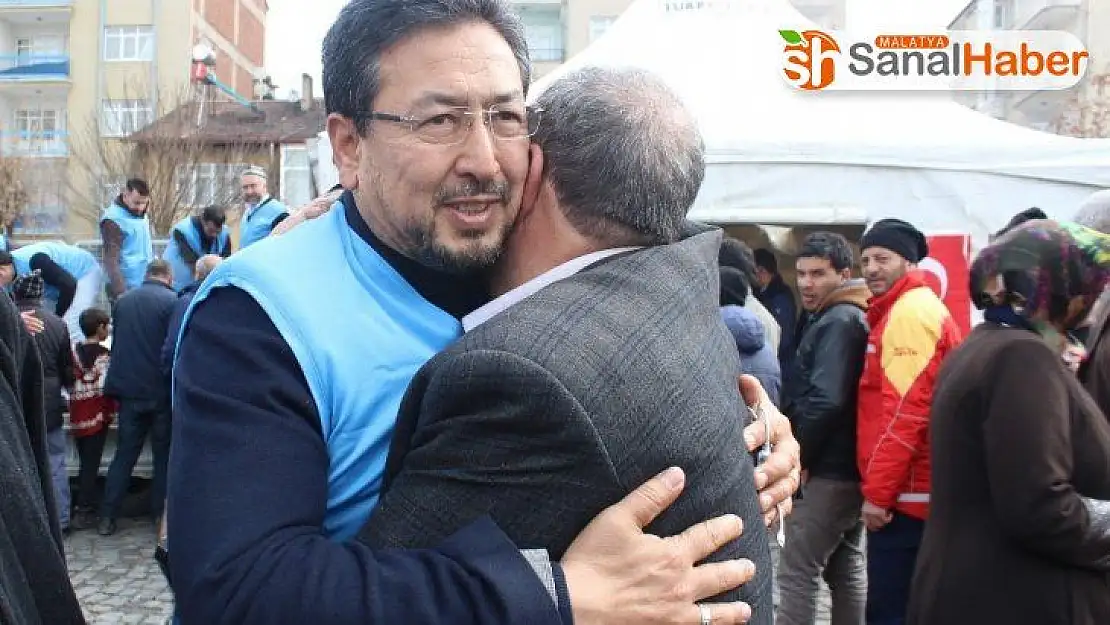 Doğu Türkistanlılar, depremzedelere yardıma koştu