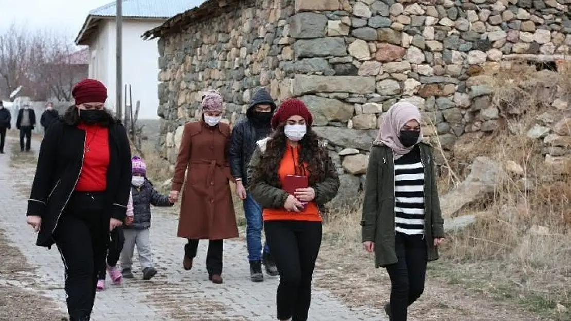 'Dondurucu soğukta eğitim, her gün bu çileyi çekiyorlar'
