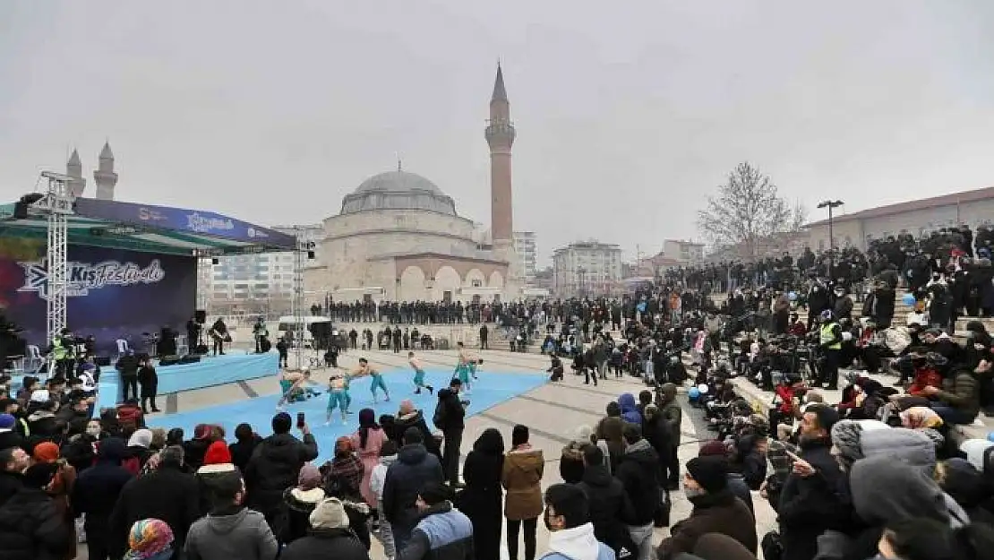 'Dondurucu soğuktaki güreşe yoğun ilgi'