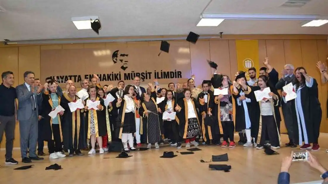 'Down sendromlu bireylerin diploma heyecanı'