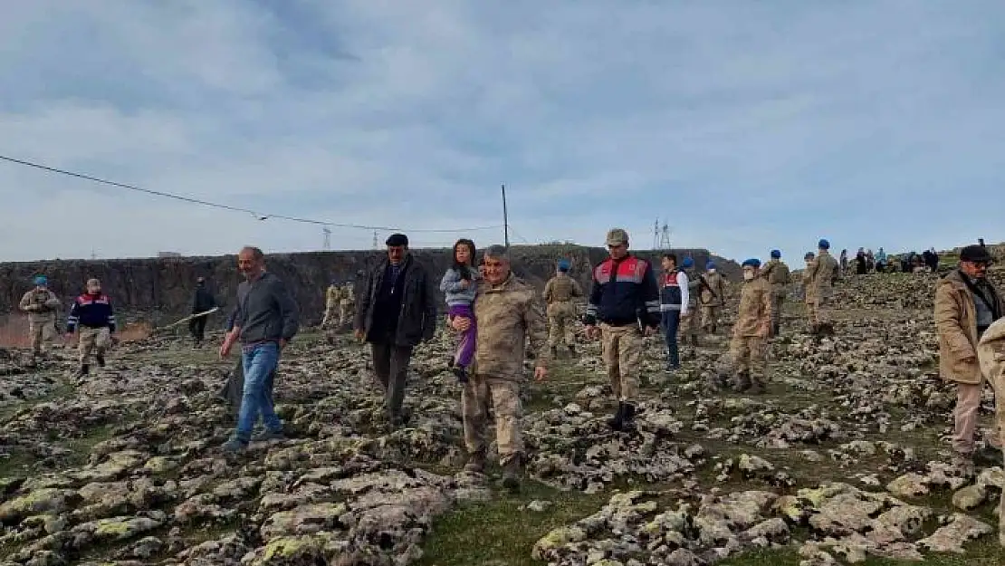 'Down sendromlu kayıp çocuğu jandarma dağlık alanda buldu'