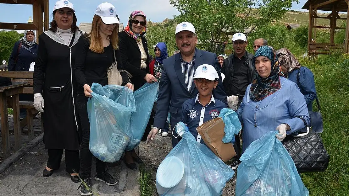 'GÜRKAN, ''TEMİZLİKTE TÜRKİYE STANDARDINI BİZ BELİRLİYORUZ'''