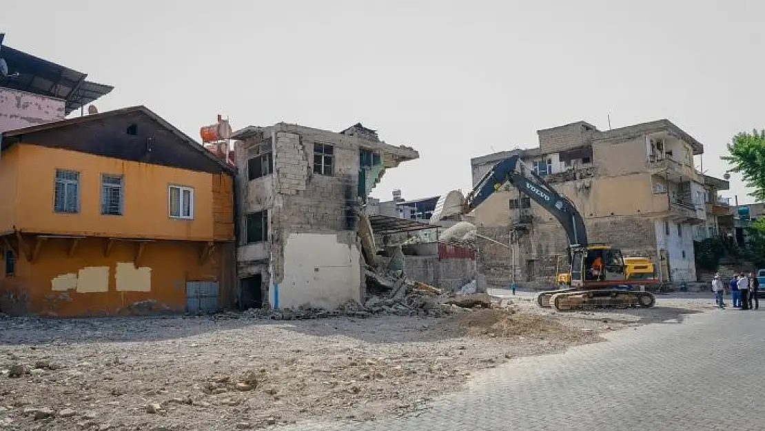 'Dulkadiroğlu ilçesindeki metruk binalar yıkılıyor'