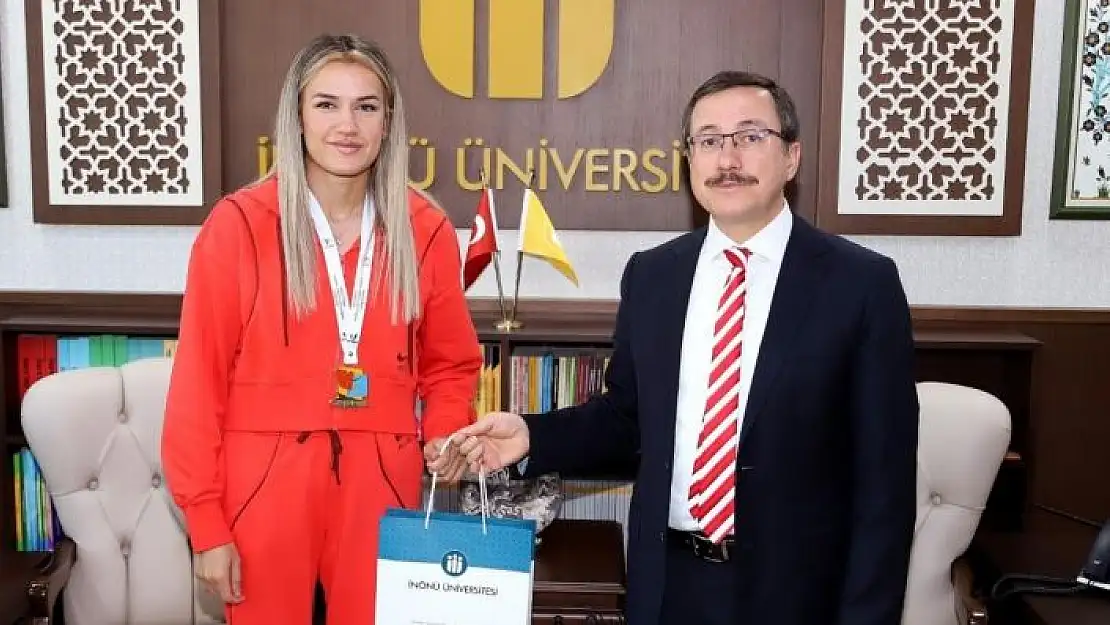 'Dünya Boks Şampiyonu Hatice Akbaşın adını taşıyan spor salonu açılacak'