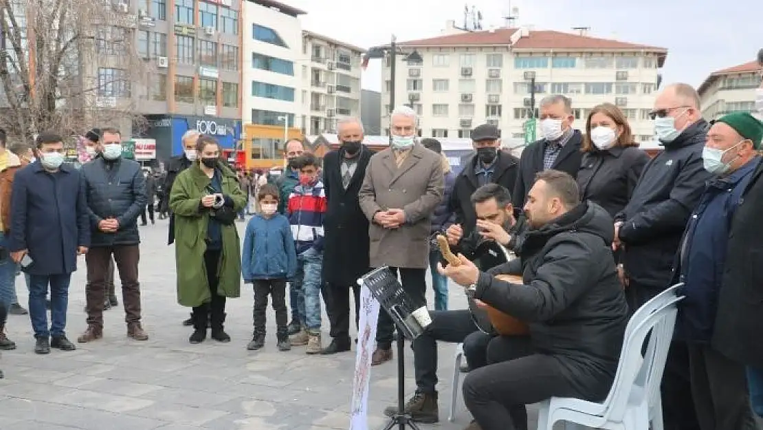'Dünyaca ünlü halk ozanı türküleriyle anıldı'