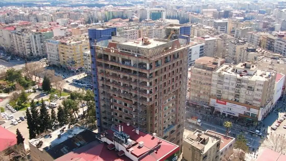 'Dünyanın en saçma binasının yüzde otuzu yıkıldı'