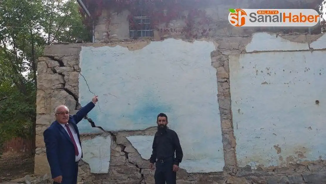 Duvarları çatlamıştı, kontrollü yıkımı yapıldı