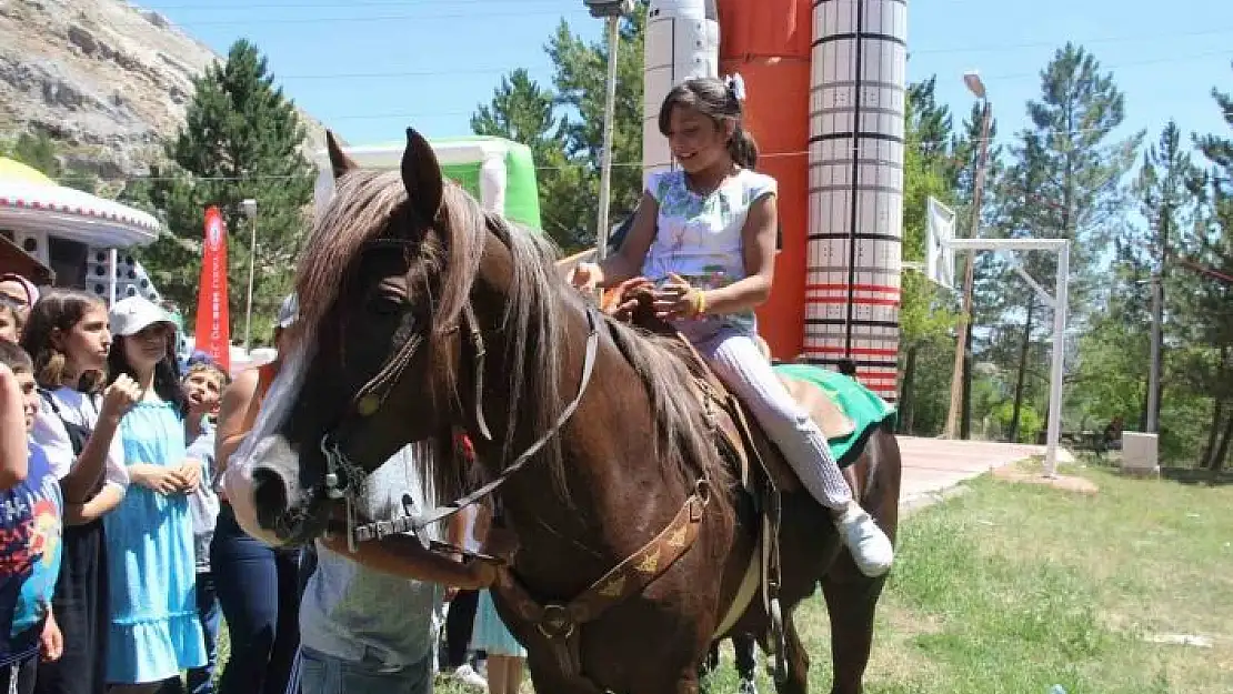 '(Düzeltme)  Yetim çocuklar doyasıya eğlendi'